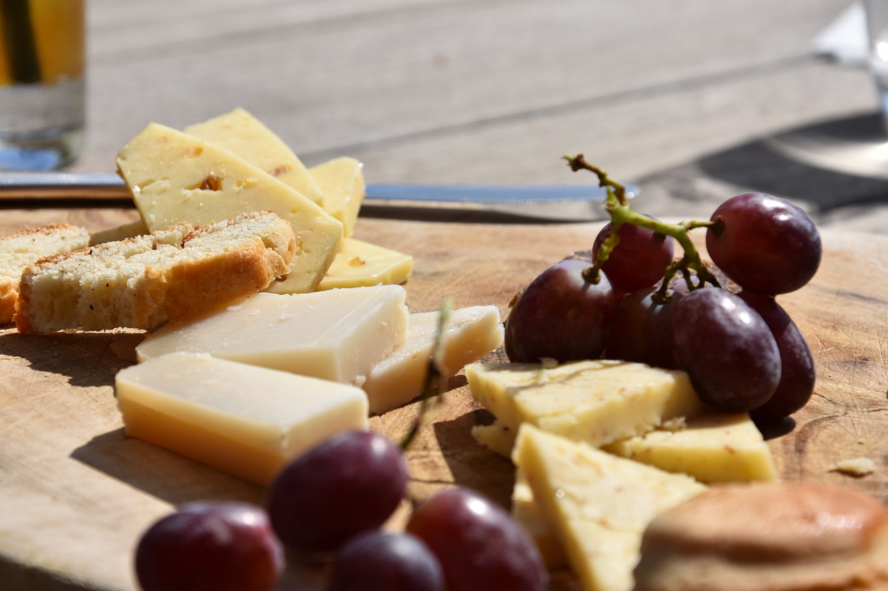 ➤  PÁRUJTE VÍNO A SÝRY JAKO SOMMELIER