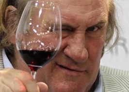 ➤  VYPIJU AŽ 14 LAHVÍ DENNĚ, ŘÍKÁ DEPARDIEU