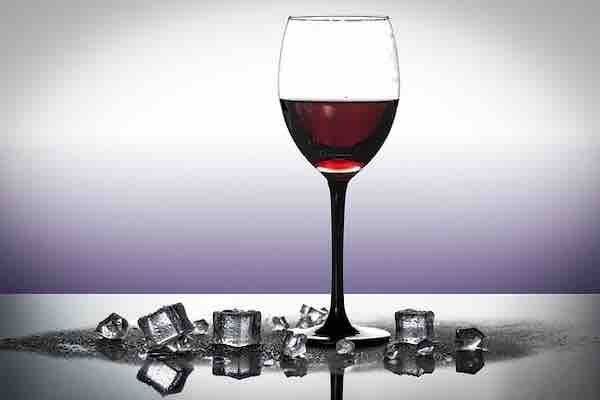 ➤  JAKÁ JE SPRÁVNÁ TEPLOTA PRO SERVIS VÍNA?