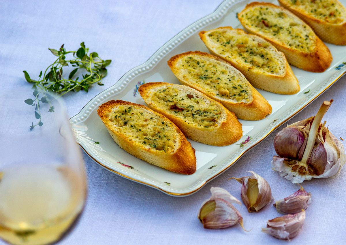 BAGETKY S PEČENÝM ČESNEKEM