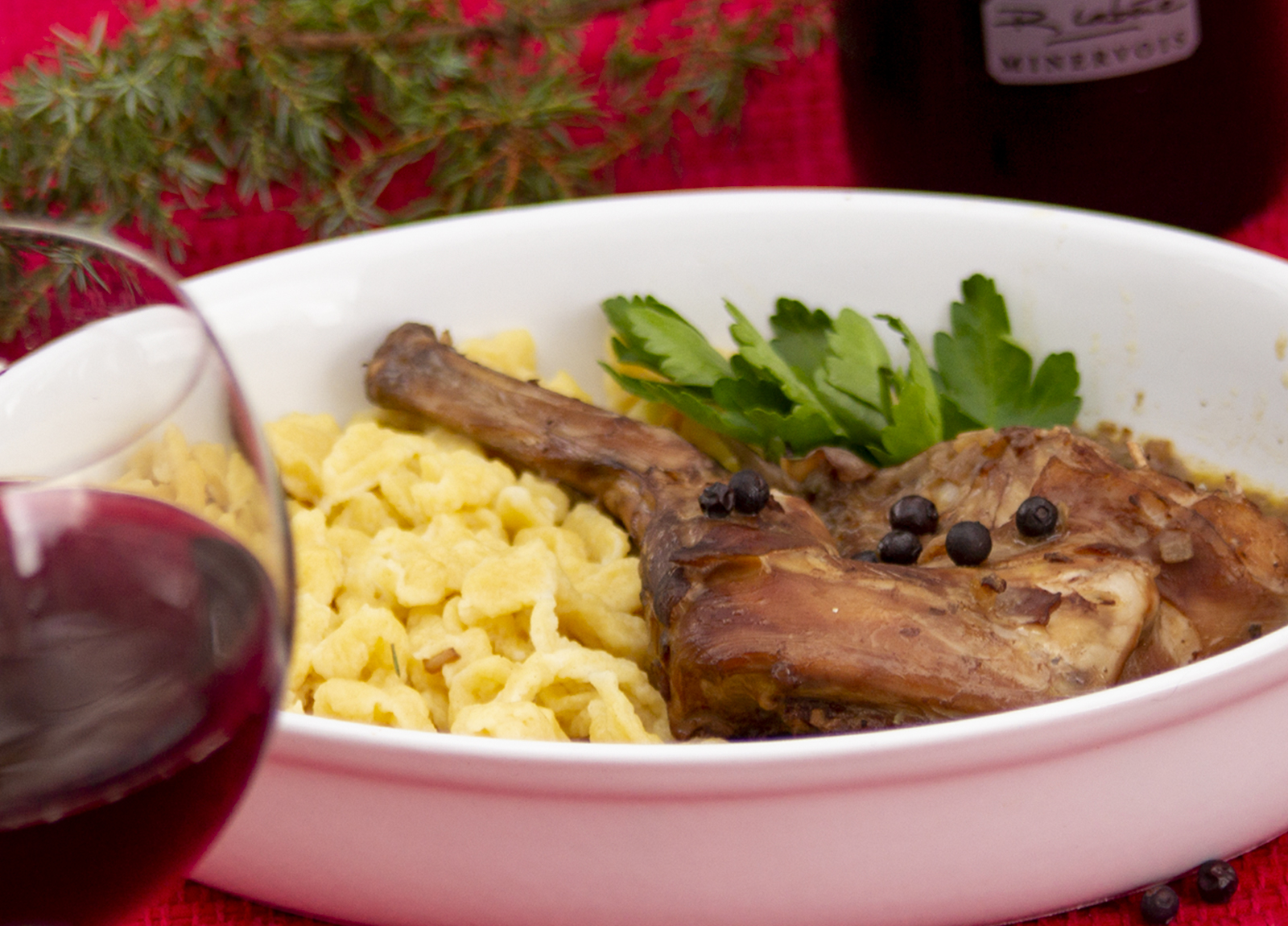 KRÁLÍK NA JALOVCI A ČERVENÉM VÍNĚ