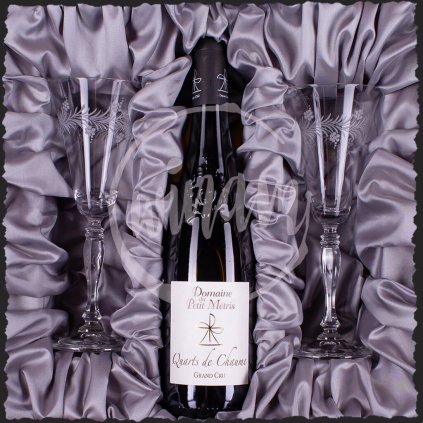 Luxusní sladké víno z Loiry se skleničkami