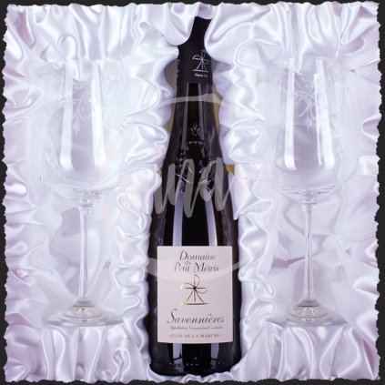 Suché bílé víno v dárkové kazetě