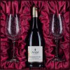 Chardonnay z burgundského Chablis se skleničkami