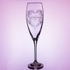 Sklenička na šumivé víno s ručně rytým dekorem srdce a nápisem Champagne