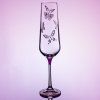 Sklenička na šumivé víno s dekorem motýlků fialová