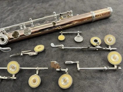 Burkhard+9k+gold+flute+overhaul.jpg