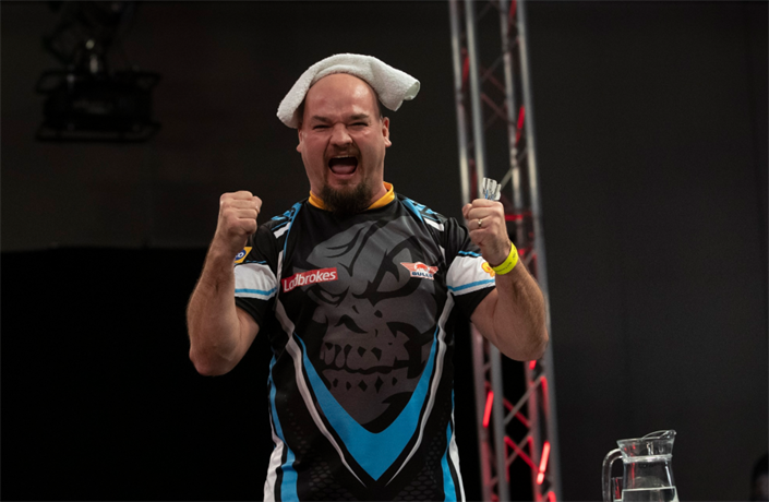 Fenomenální Karel Sedláček na posledních turnajích Players Championship 33-34 a kvalifikace na Grand Slam of Darts.