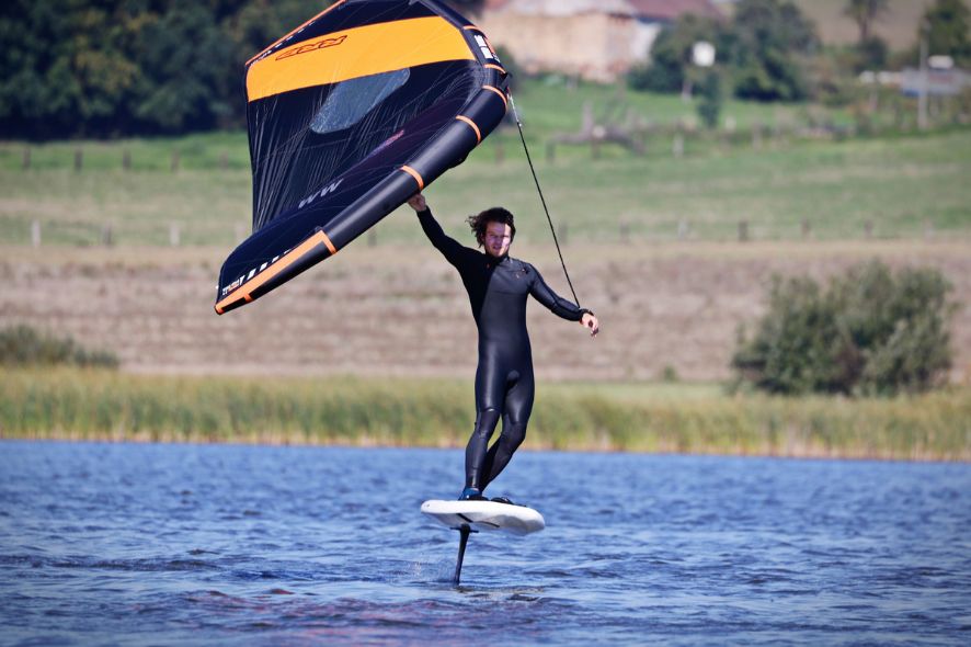 Theo – Wingfoiling