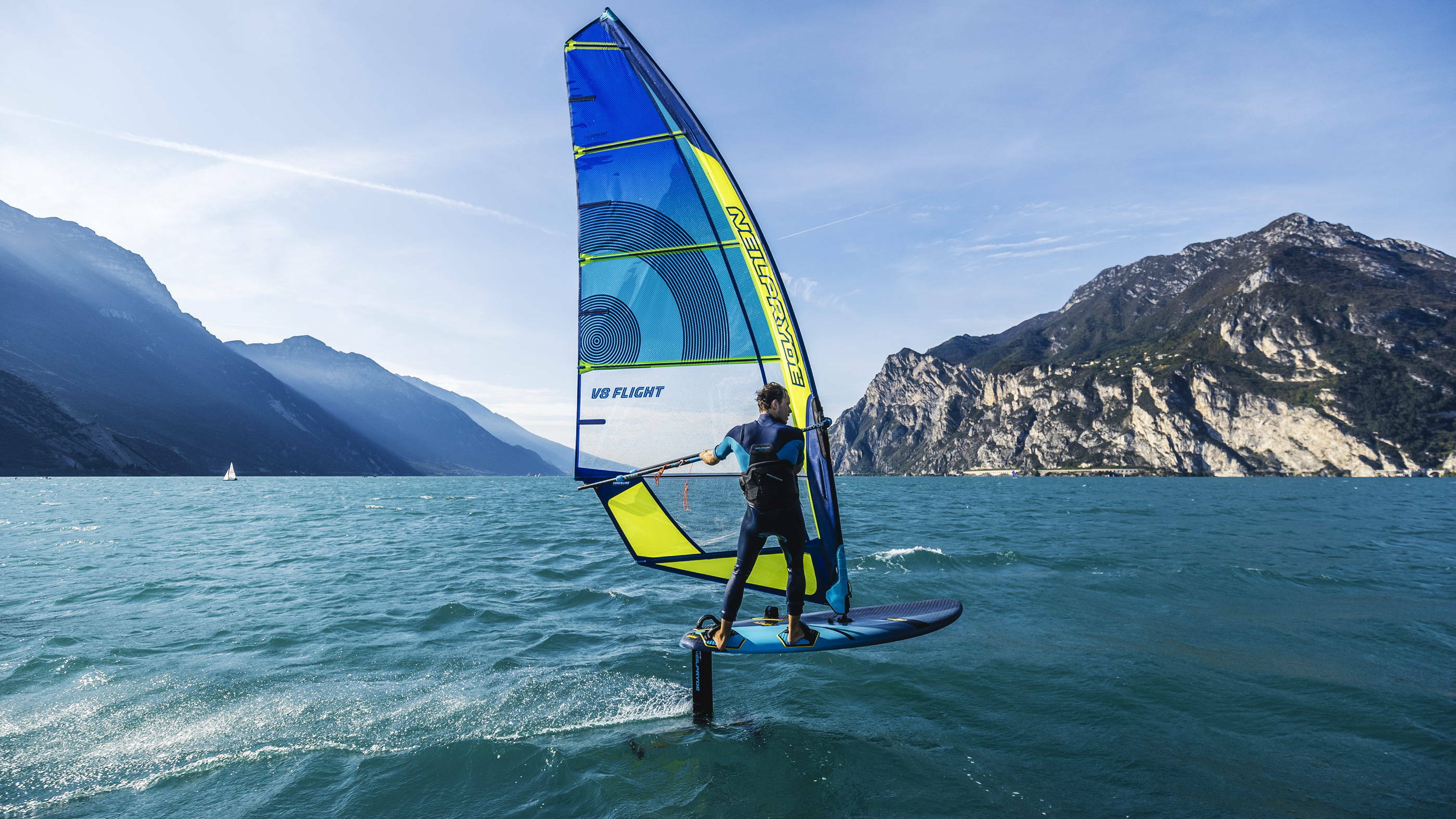 obrazek_v8_flight_s_foilem_v8_plachta_windsurfing_karlin_neilpryde