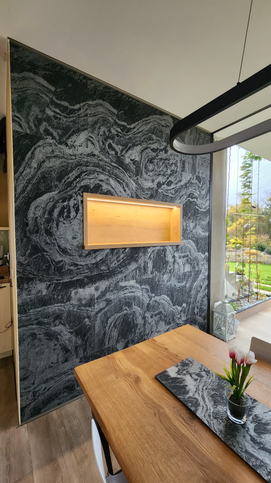 Kuchyňská stěna Silver Grey Black – jiný úhel