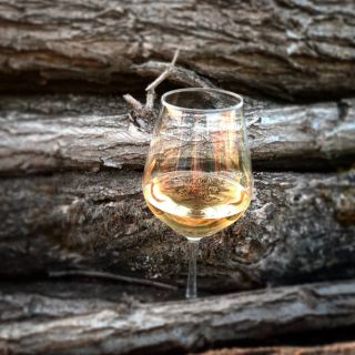 #wine #whitewine #glassofwine #wineglass #grapes #wood #winetime #winelove #winelover #wineoclock #winetasting...