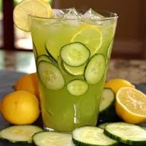 Svěží okurkovo-citrusová limonáda s pomerančovou a grepovou šťávou