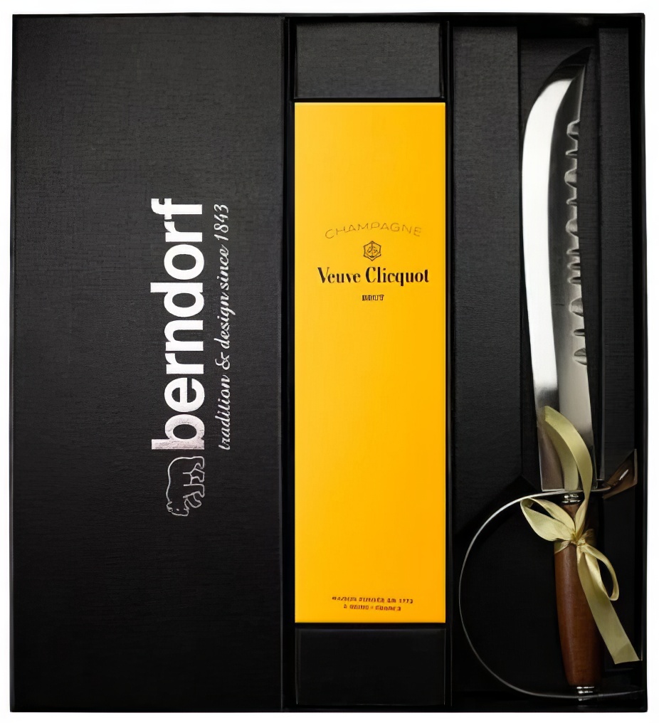 Veuve Clicquot Yellow Label Brut Sabrage v dárkové krabičce s šavlí, 0,75l