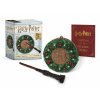 Harry Potter: Hogwarts Christmas Wreath and Wand Set