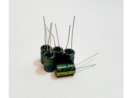 Elektrolytický kondenzátor 1000uF 16V