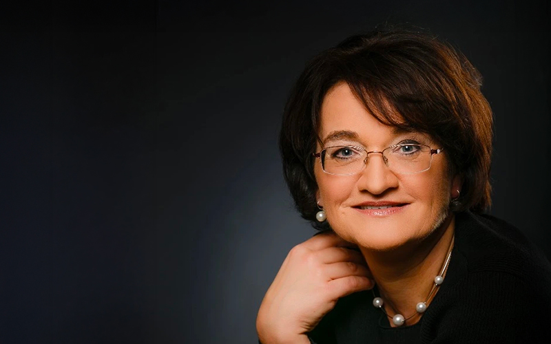 Mgr. Helena Cmurová