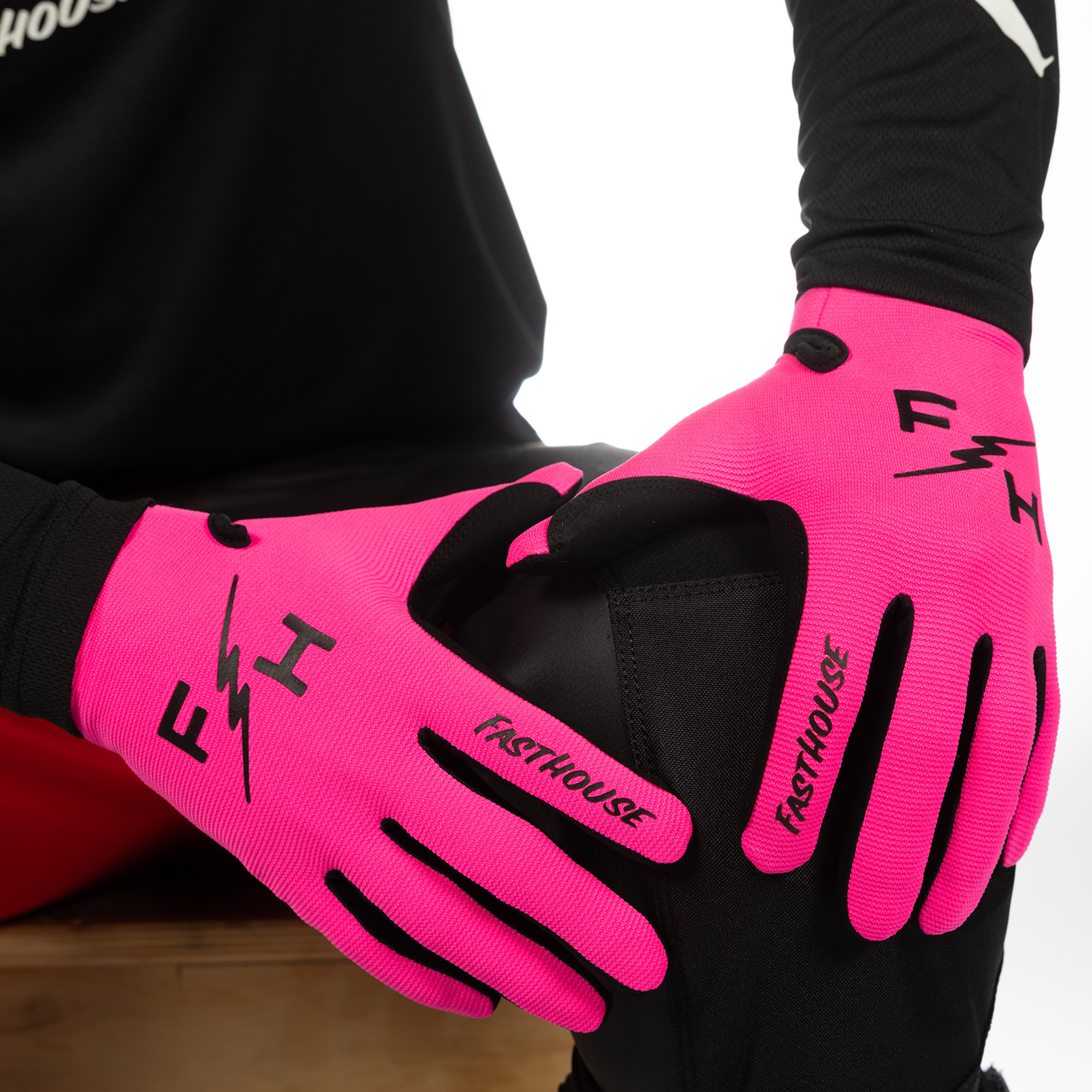 Carbon_Eternal_Glove_Pink2