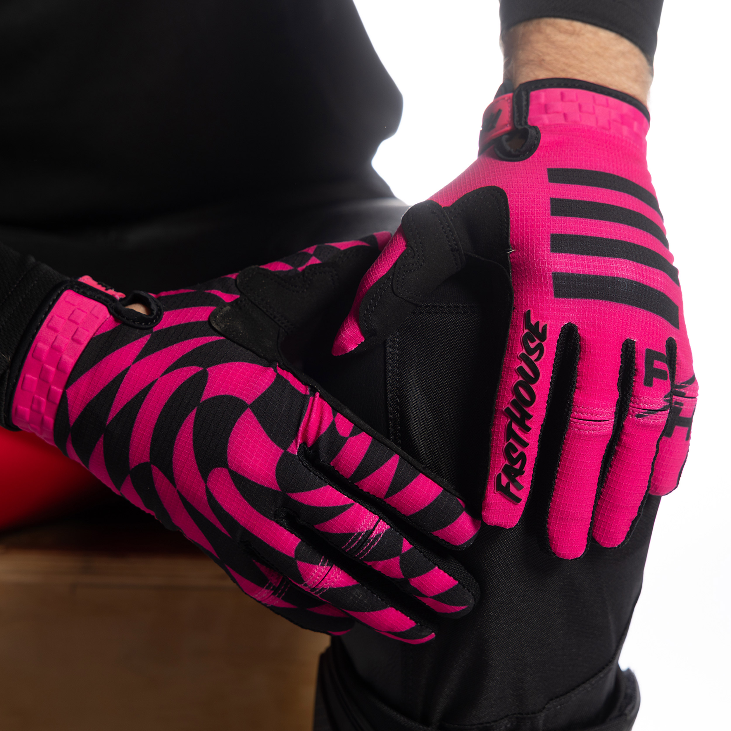 Elrod_Hatter_ElectricFuchsia_Glove4