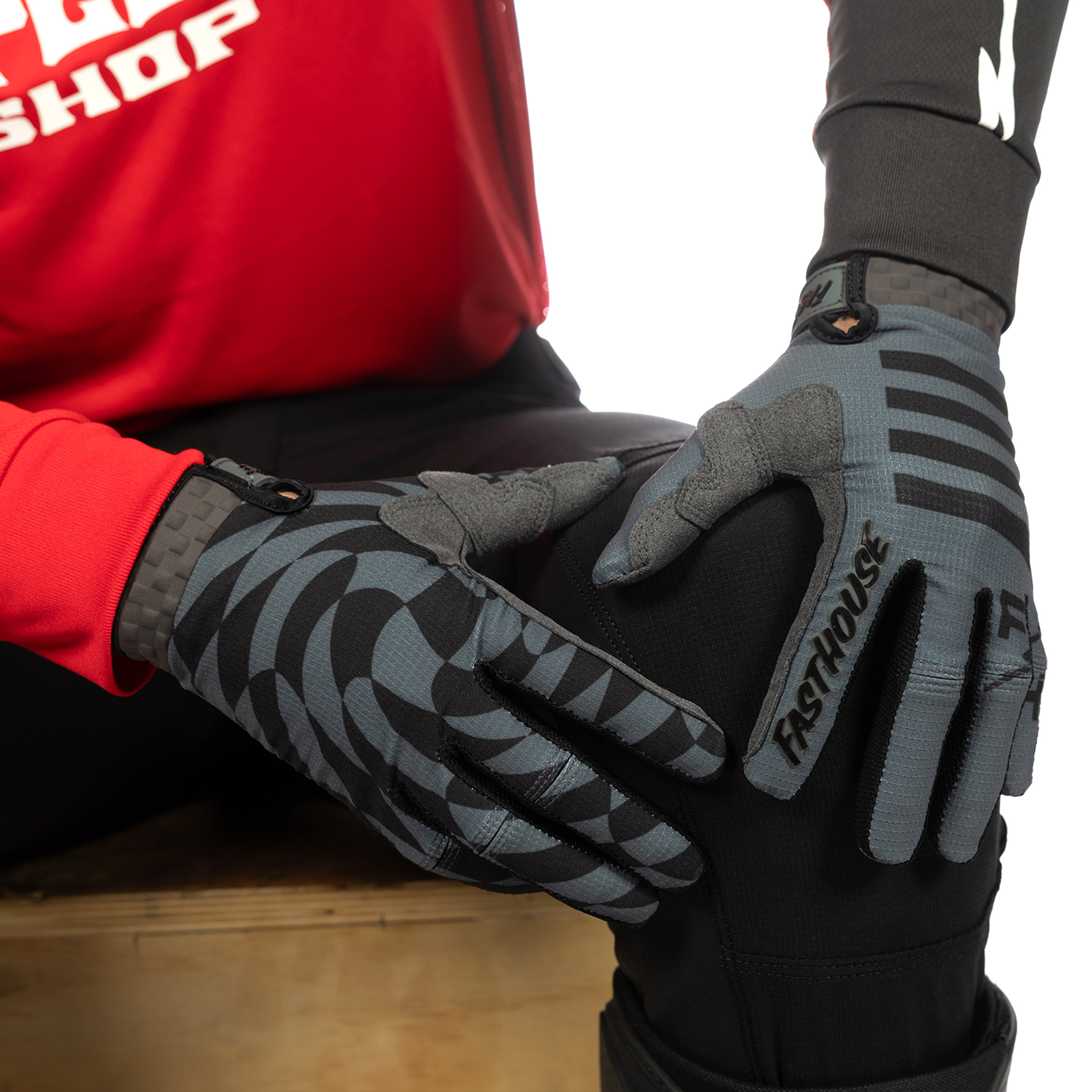 Elrod_Hatter_Gray_Glove5