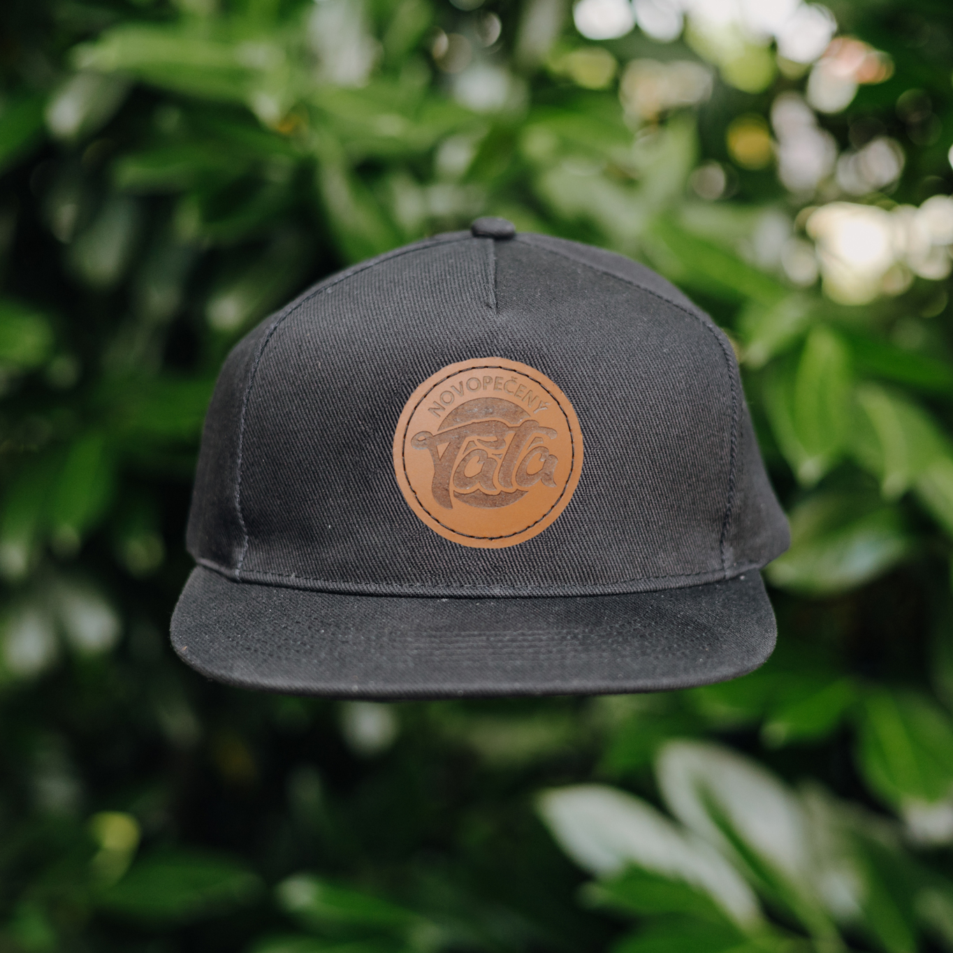 Wood Style Snapback černý Styl nášivky: NOVOVPEČENÝ TATA
