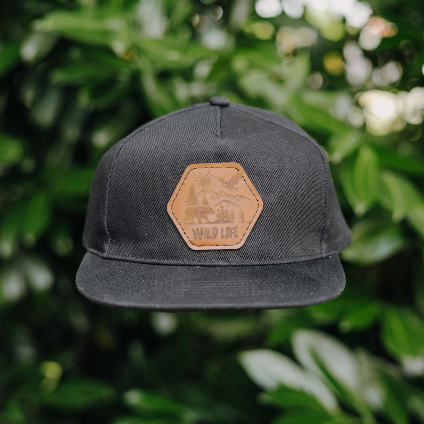 Wood Style Snapback černý Styl nášivky: WILD LIFE