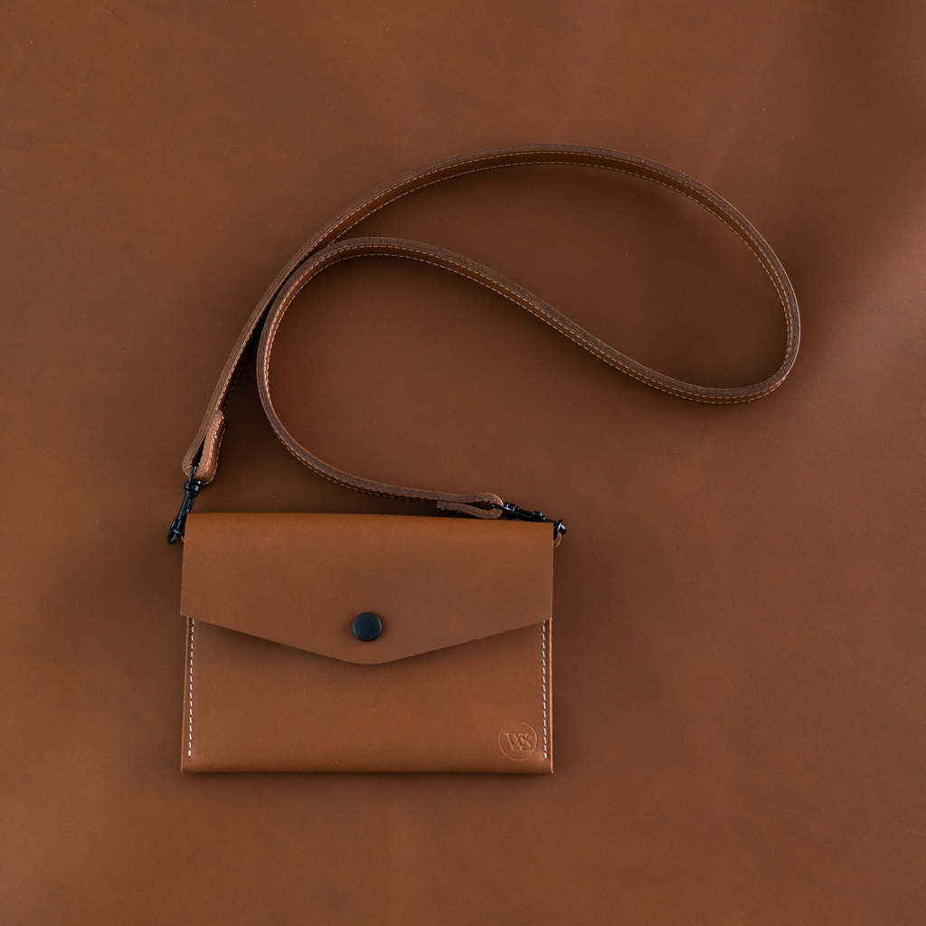 Kapsička s popruhem Hnědá