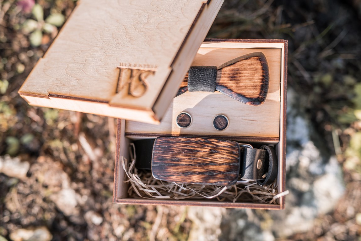 Wood Style Set Opalovaný - opasek s motýlkem a manžetovými knoflíky Obvod pasu: 120