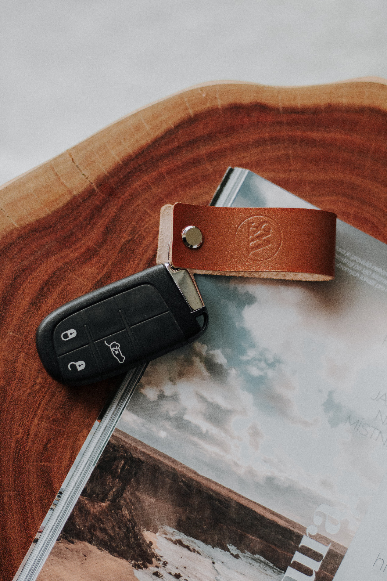 Wood Style Kožená Klíčenka - Tmavě hnědá (obrázek 4)