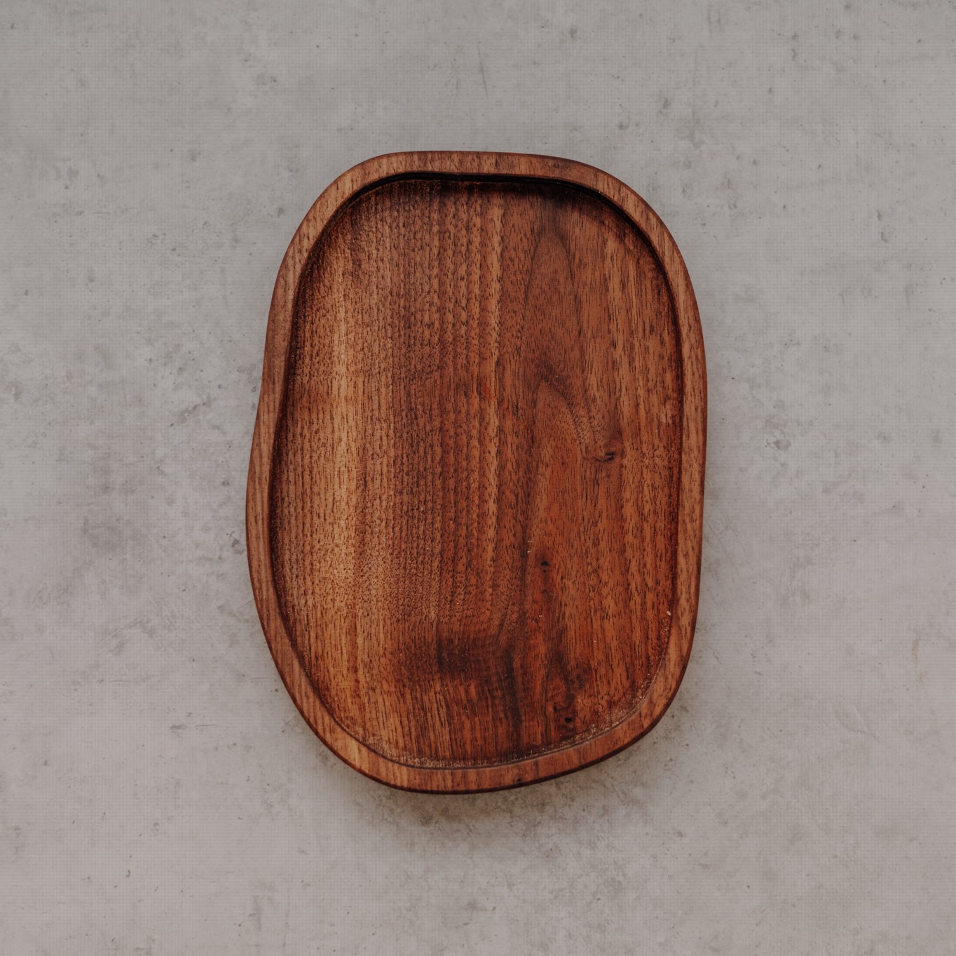 Wood Style Tácek organický - Ořešák Velikost tácku: S (obrázek 10)