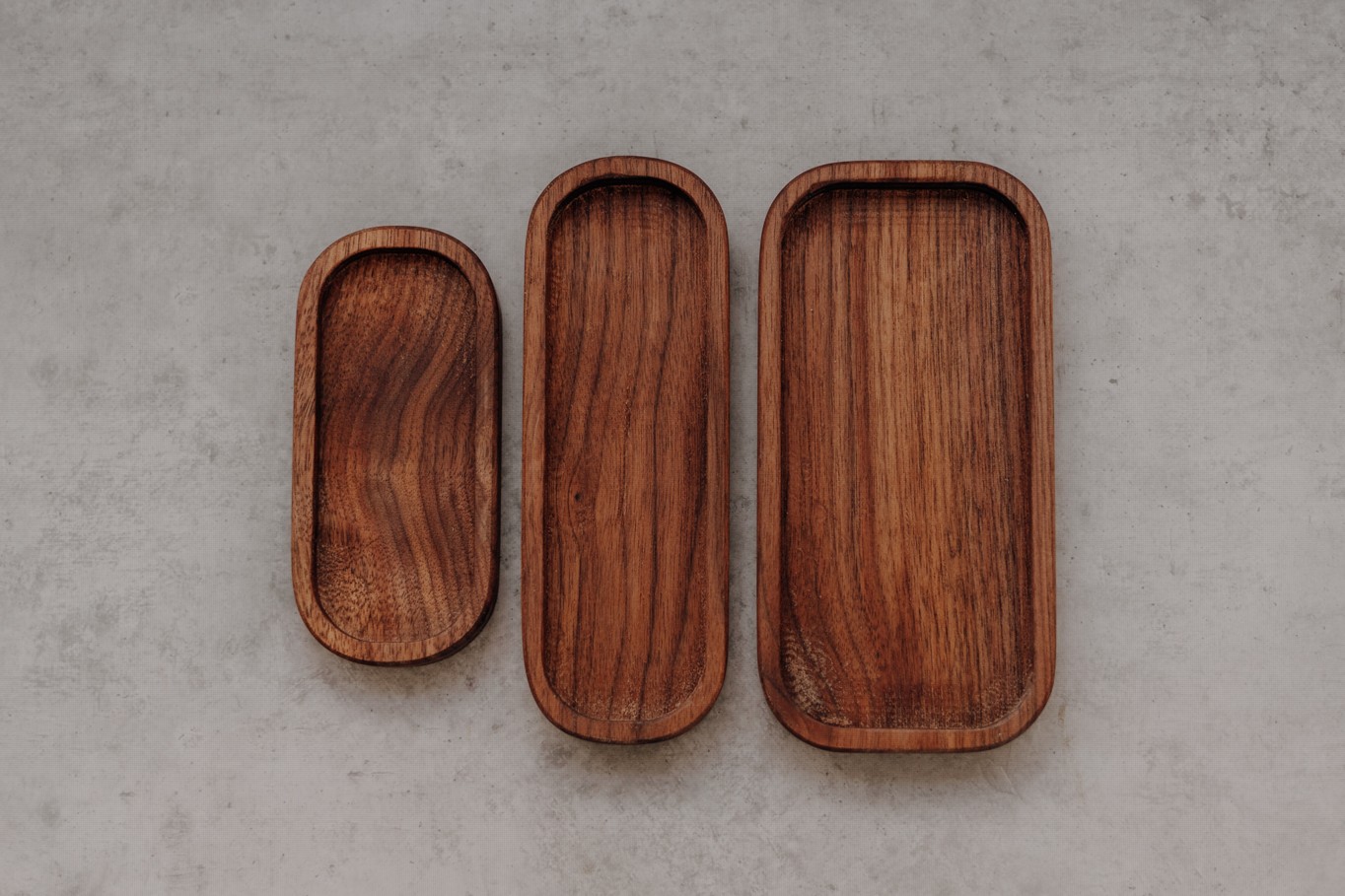 Wood Style Tácek ovál - Ořešák Velikost tácku: Sada třech velikostí