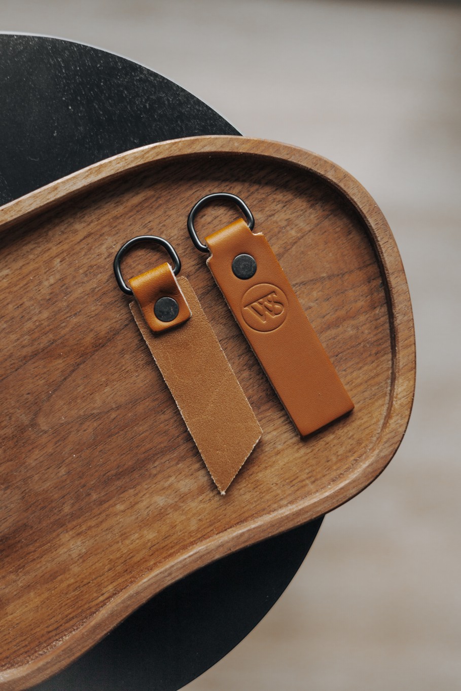 Wood Style Kožená Klíčenka D- Caramel (obrázek 3)