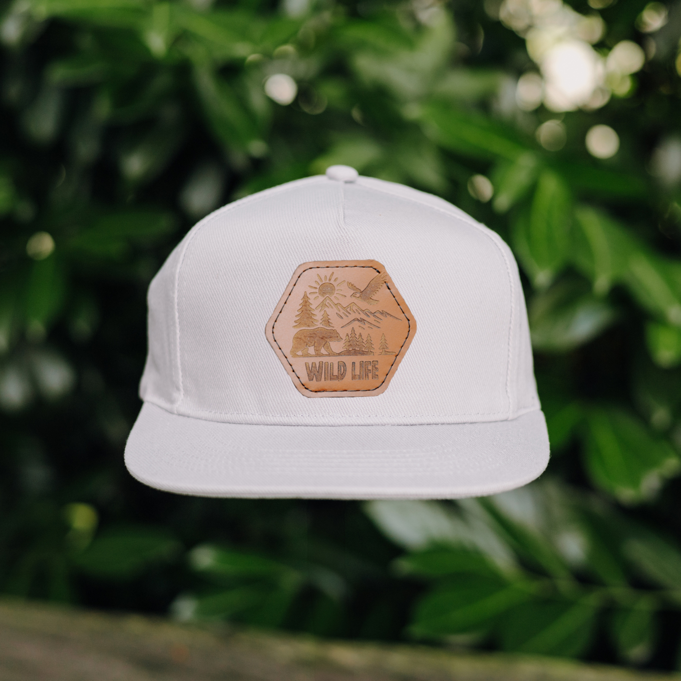 Wood Style Snapback šedý Styl nášivky: WILD LIFE