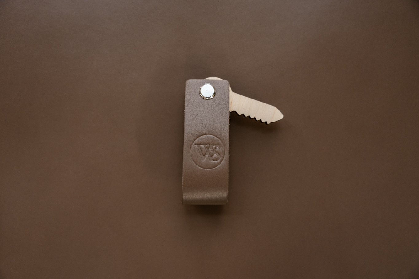 Wood Style Kožená Klíčenka - Mokka (obrázek 6)