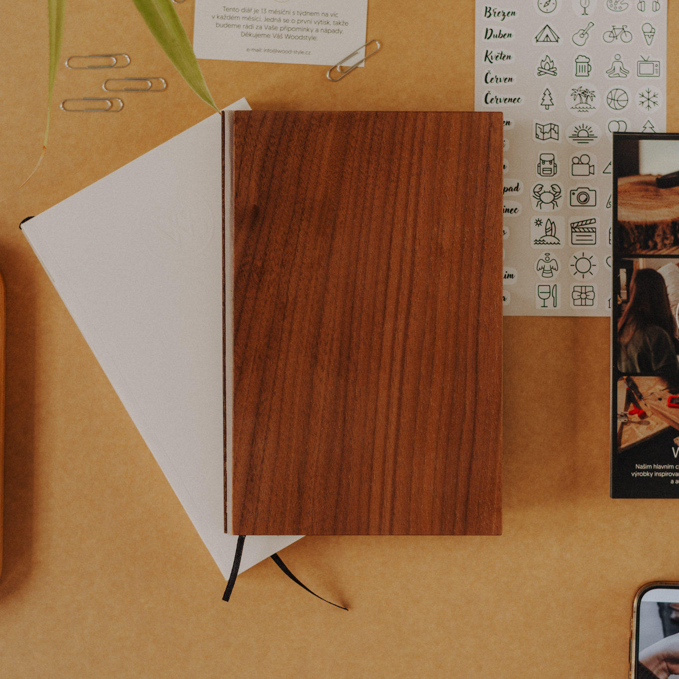 Wood Style Dřevěný obal na diář - OŘECH Obal na diář: Dřevěný obal na diář
