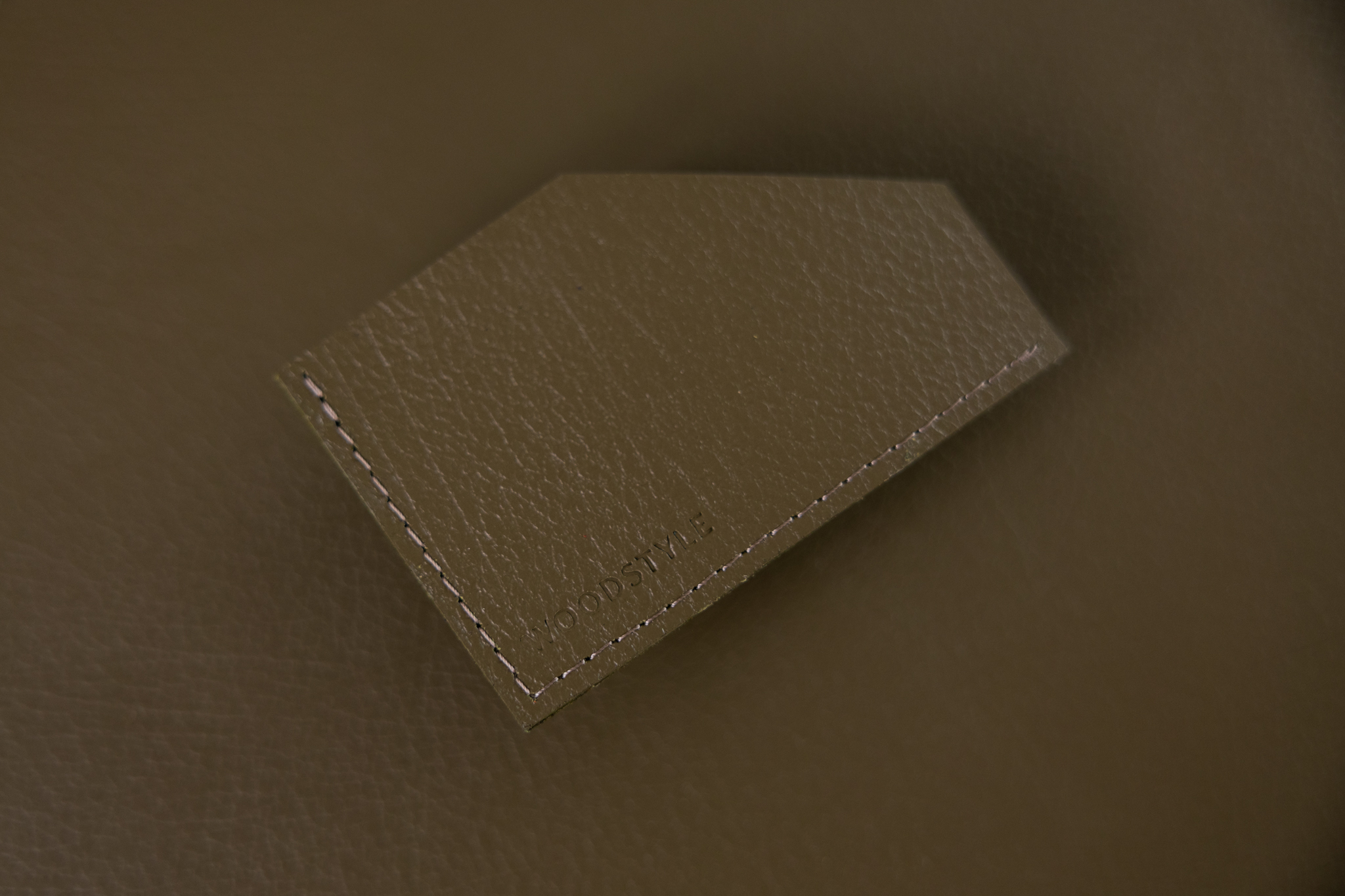 Wood Style Pouzdro na karty LÍSTEK - Khaki (obrázek 3)