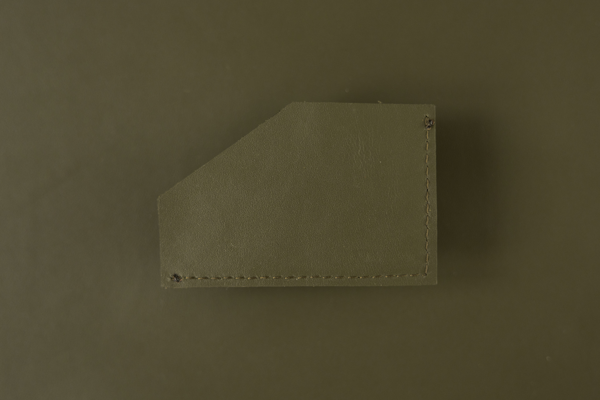 Wood Style Pouzdro na karty LÍSTEK - Oliva (obrázek 5)