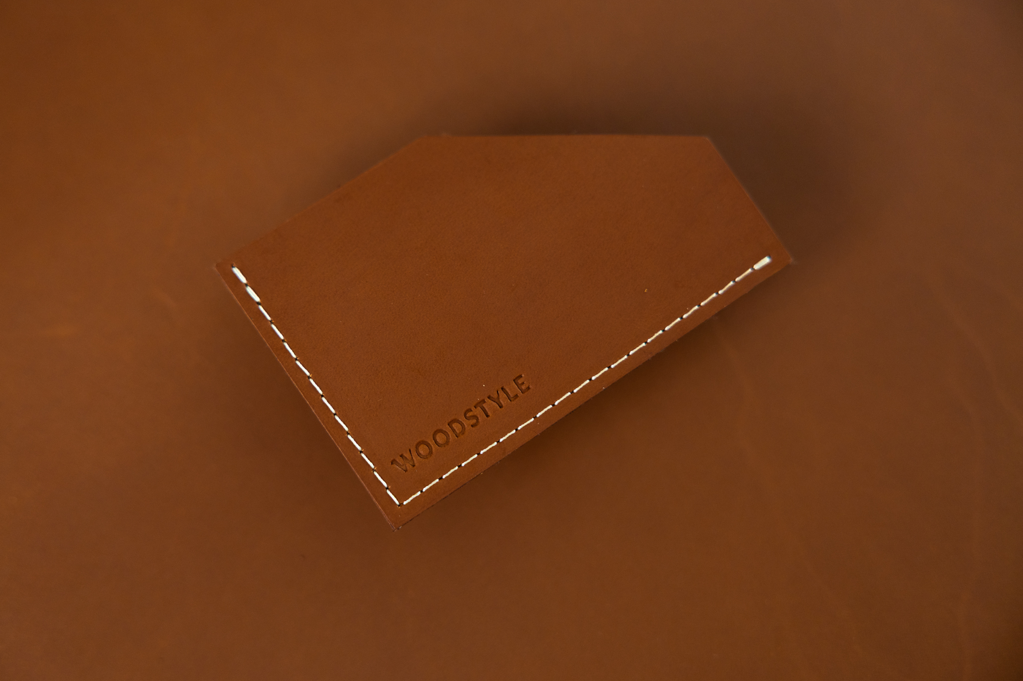 Wood Style Pouzdro na karty LÍSTEK - Hnědá (obrázek 3)