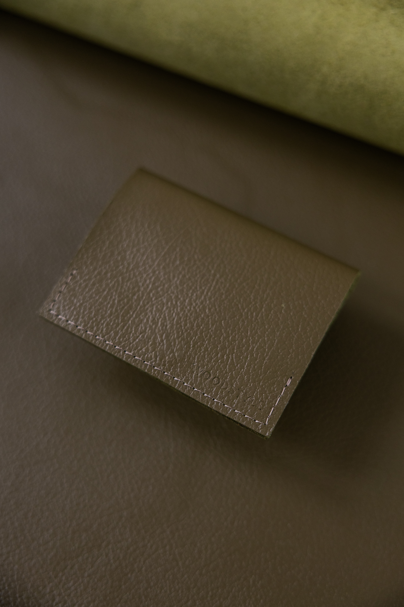 Wood Style Pouzdro na karty PUKAVEC - Khaki (obrázek 6)