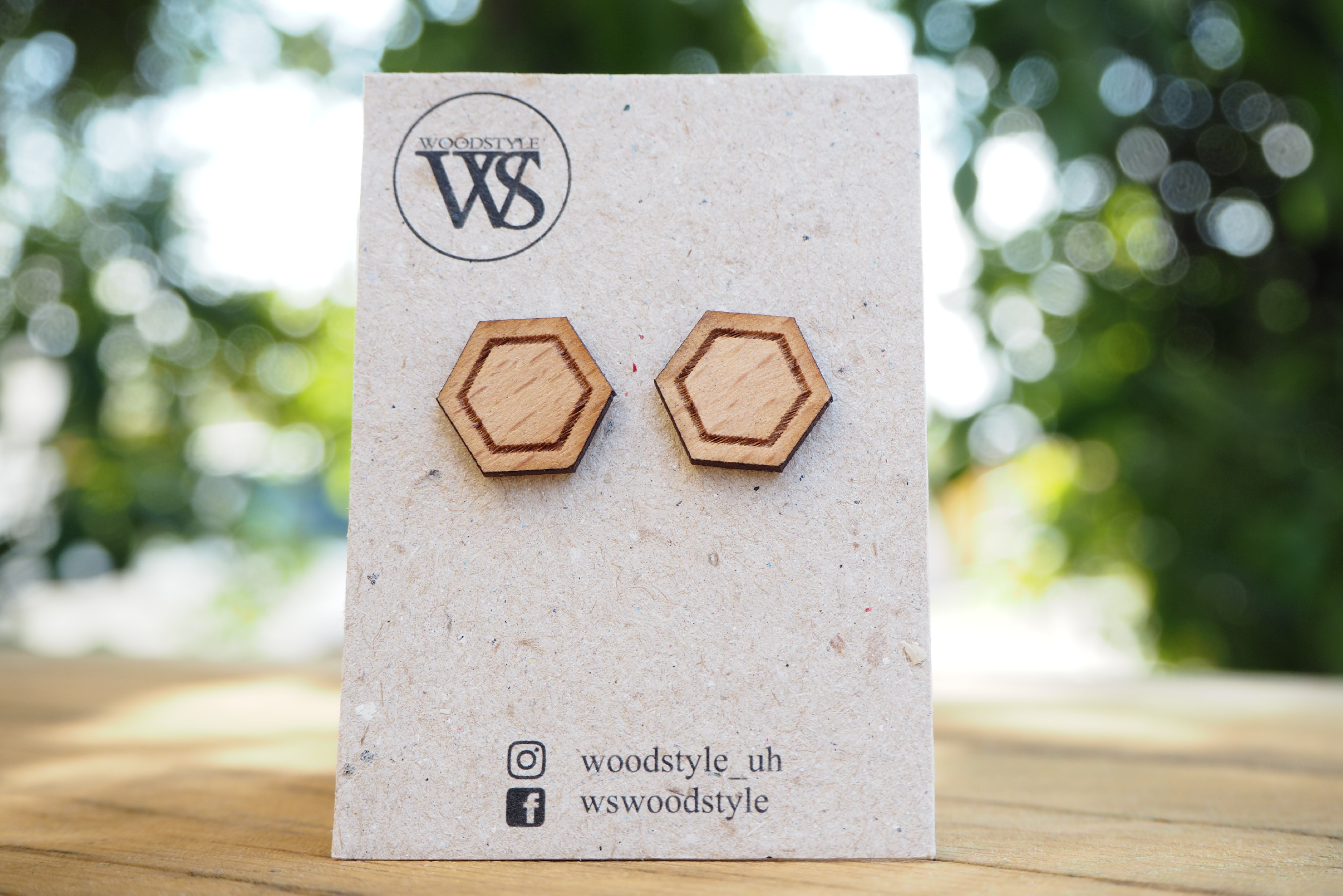 Levně Náušnice gravírované Honeycomb