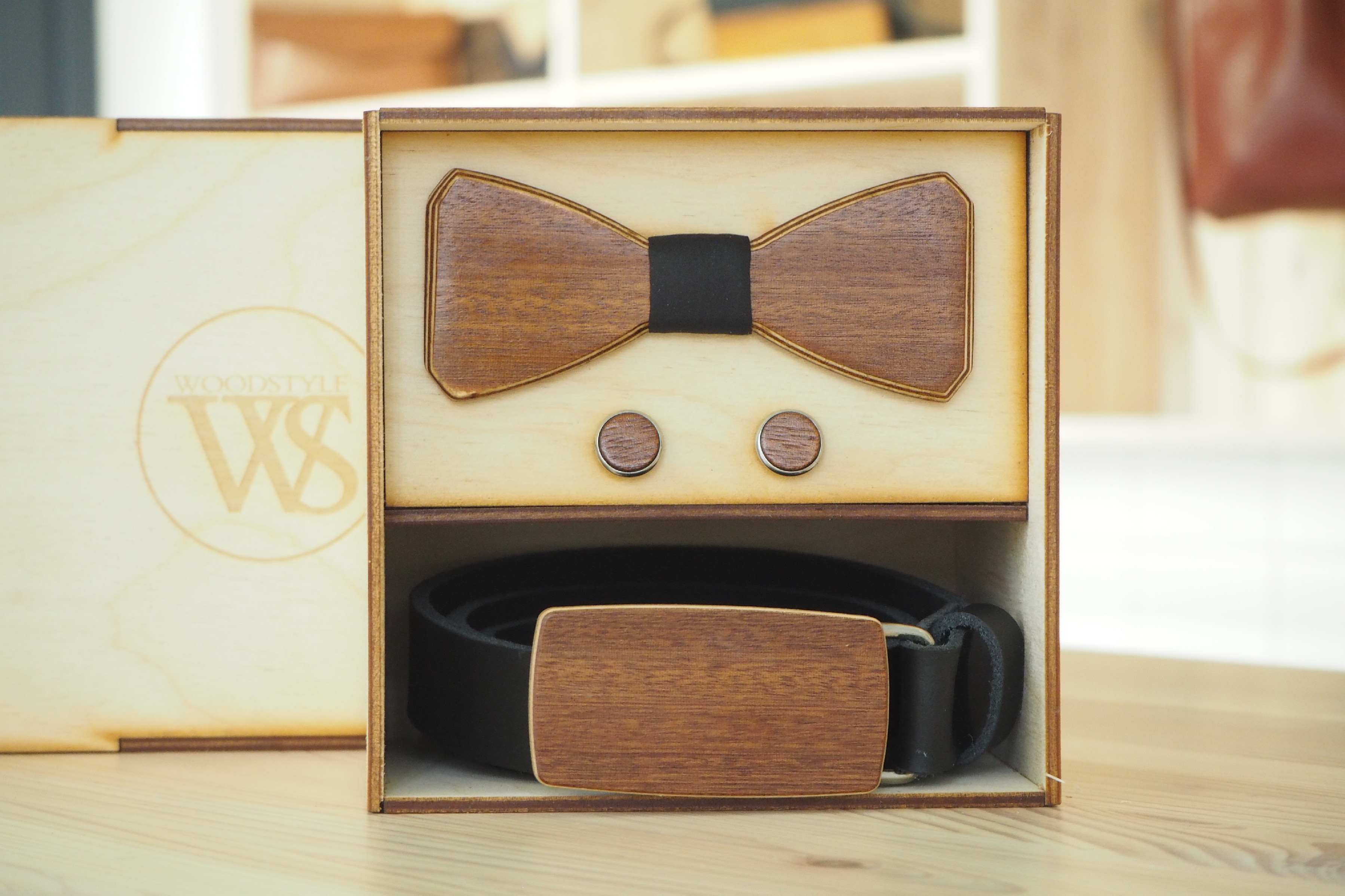 Wood Style Set Hranatý Třešeň - opasek,motýlek a manžetové knoflíčky Obvod pasu: 120, Barva středu: Černá