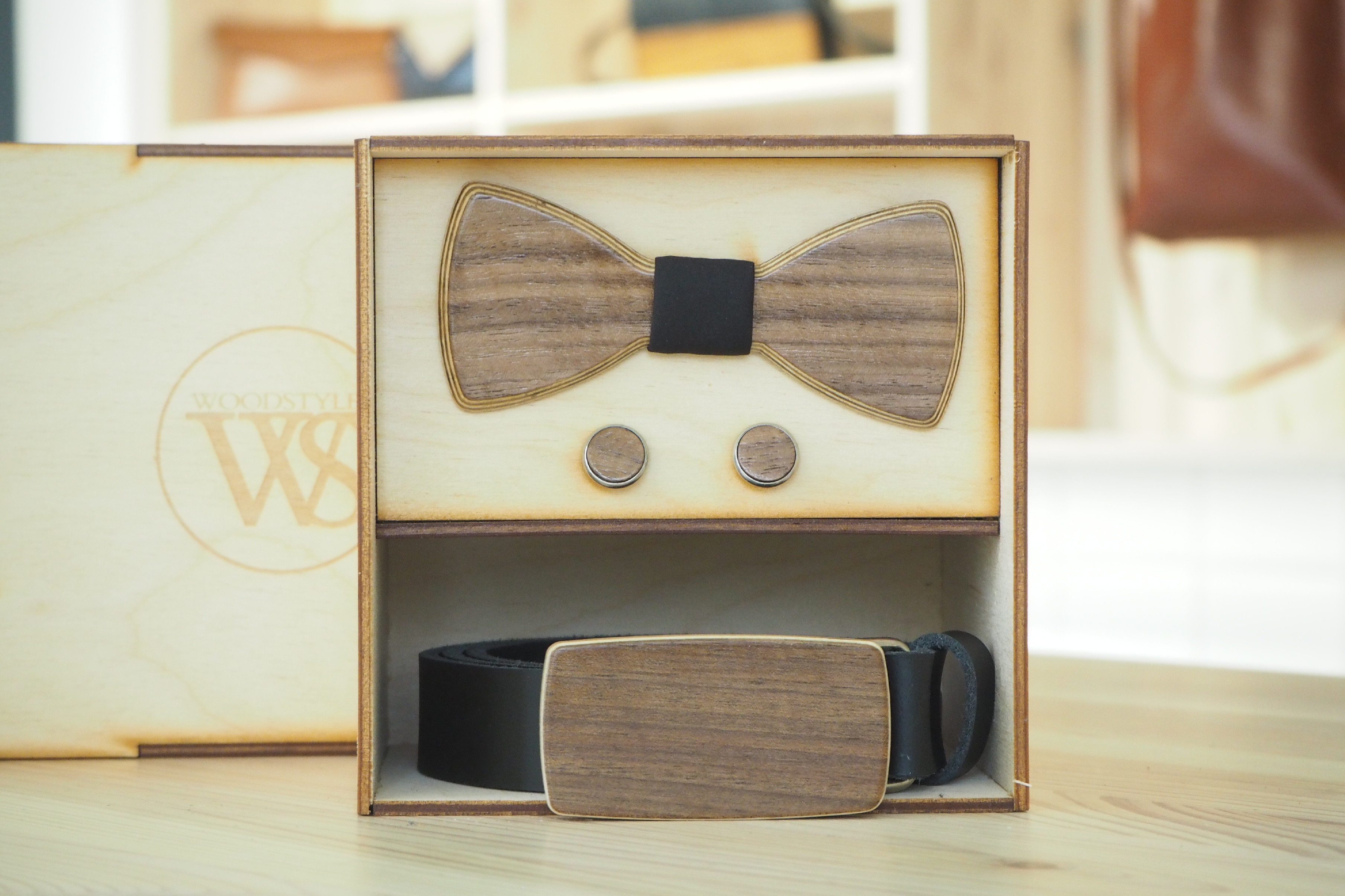 Wood Style Set Kulatý Ořech americký - opasek,motýlek a manžetové knoflíčky Obvod pasu: 90, Barva středu: Černá