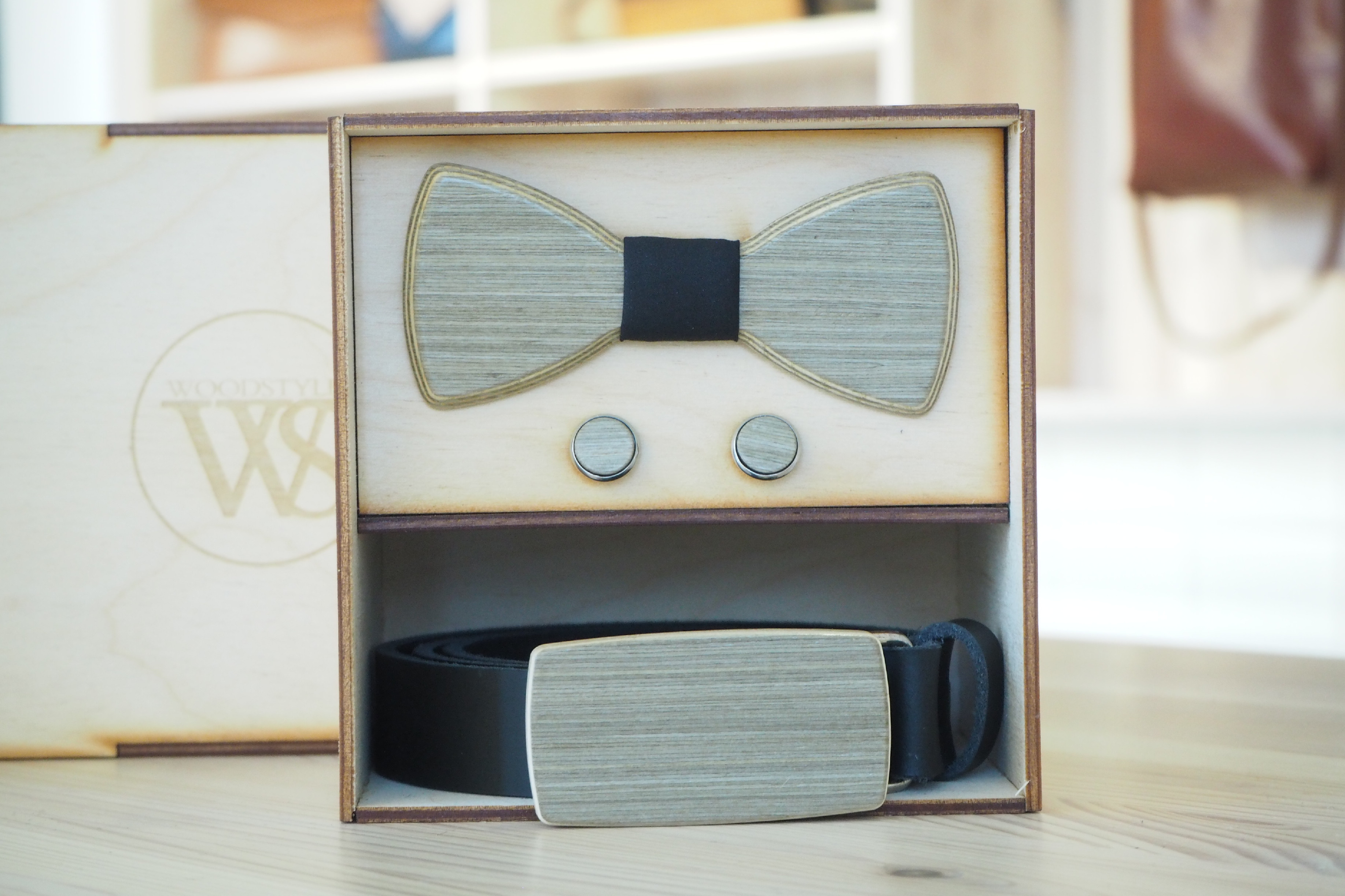 Wood Style Set Kulatý Šedé hedvábí - opasek,motýlek a manžetové knoflíčky Obvod pasu: 70, Barva středu: Černá