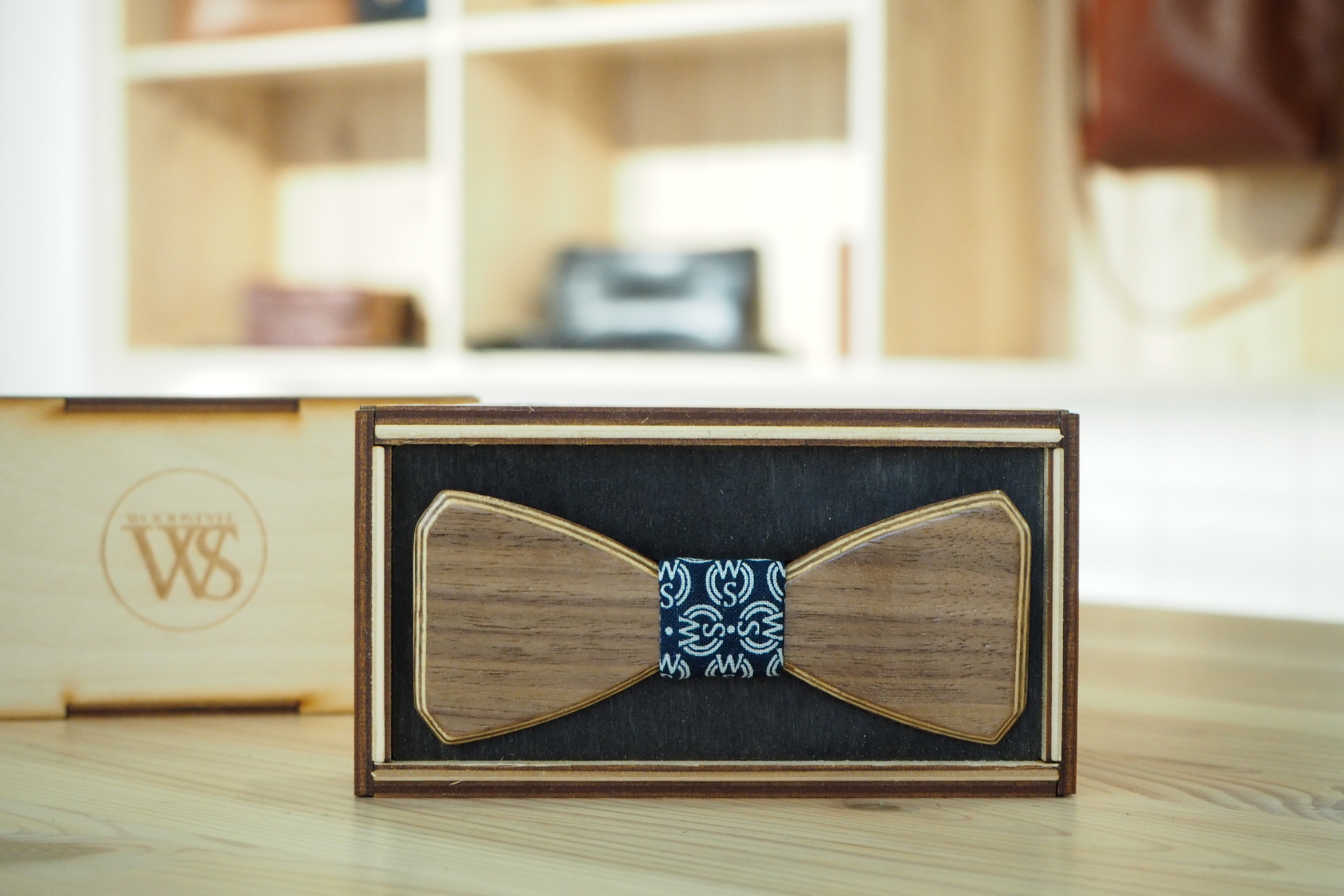 Wood Style Motýlek Hranatý WS Modrotisk Druhy dýh: Ořech americký