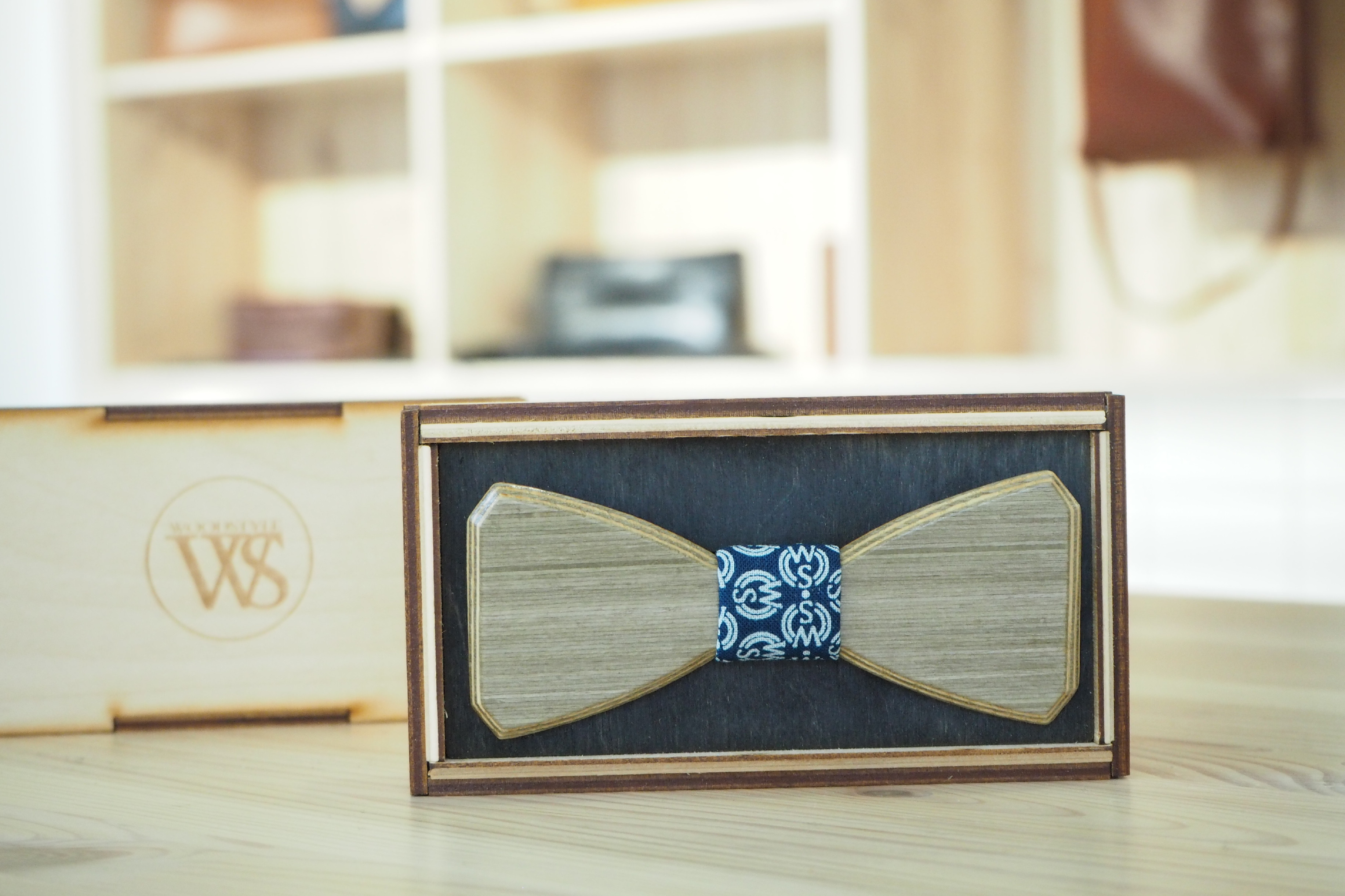 Wood Style Motýlek Hranatý WS Modrotisk Druhy dýh: Šedé hedvábí