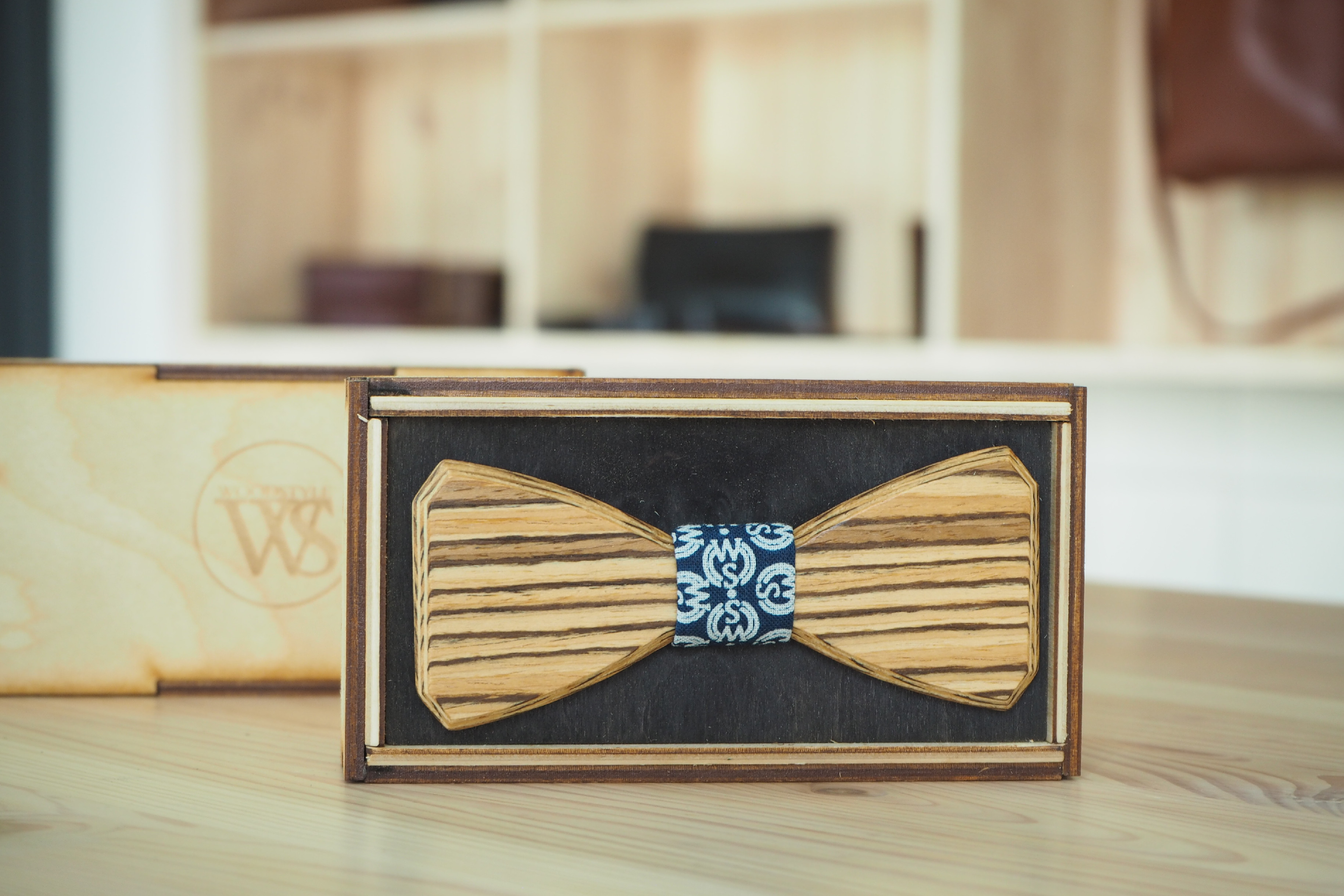 Wood Style Motýlek Hranatý WS Modrotisk Druhy dýh: Zebráno