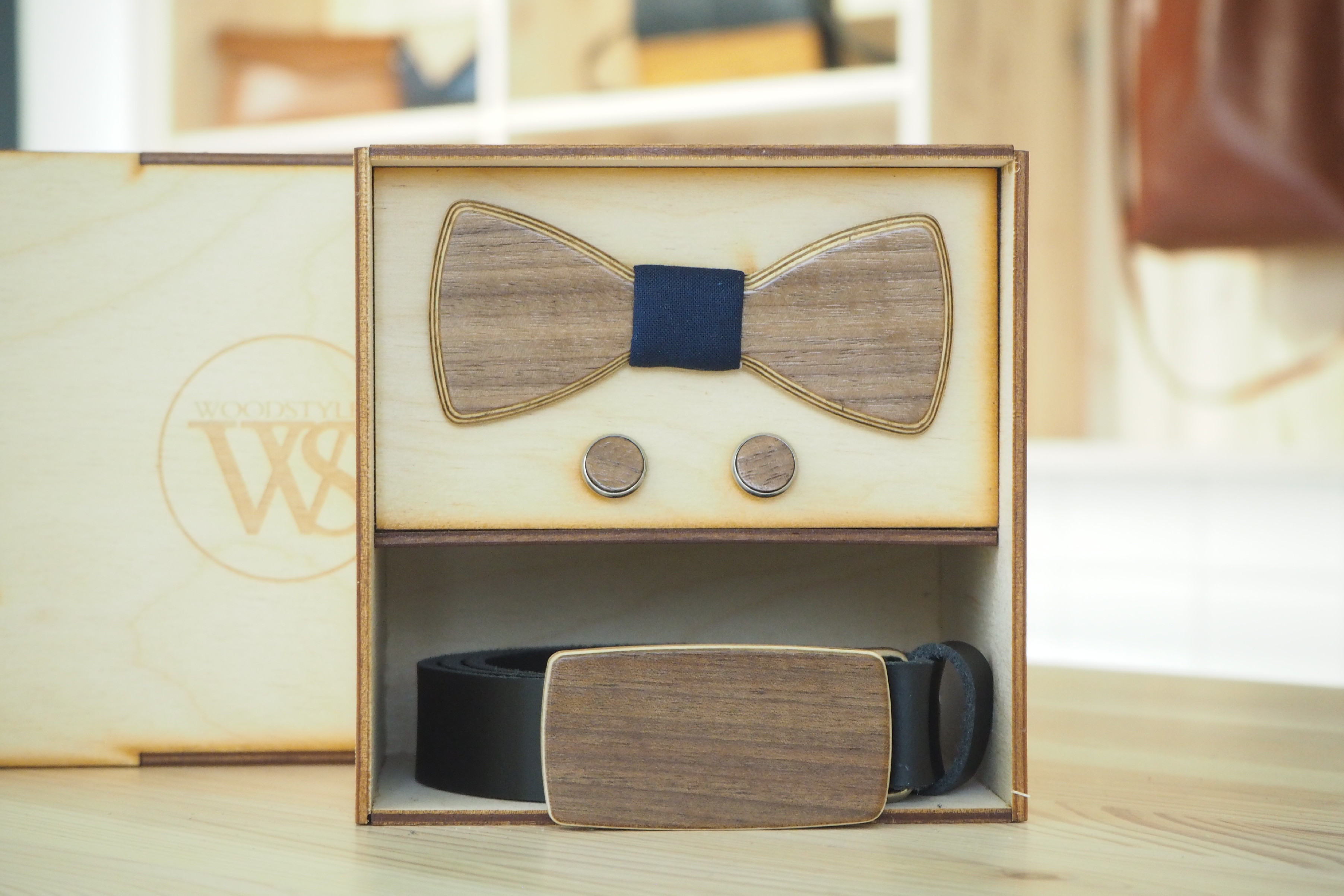 Wood Style Set Kulatý Modrotisk - opasek, motýlek a manžetové knoflíčky Obvod pasu: 120, Barva kůže: Hnědá, Druh dýhy: Ořech americký