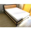 Dřevěná masivní postel