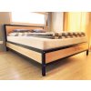 Dřevěná masivní postel