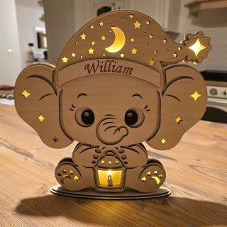 Tento týzdeň Vás, okrem obľúbeného medvedíka, oslovili aj lampičky v tvare sloníka 🐘🐻 Všetci traja kamaráti putujú k malým...